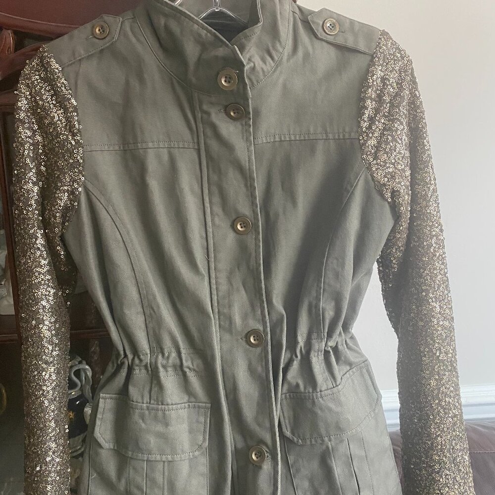 DEB SEQUIN SLEEVES FRONT BUTTON BLAZER .